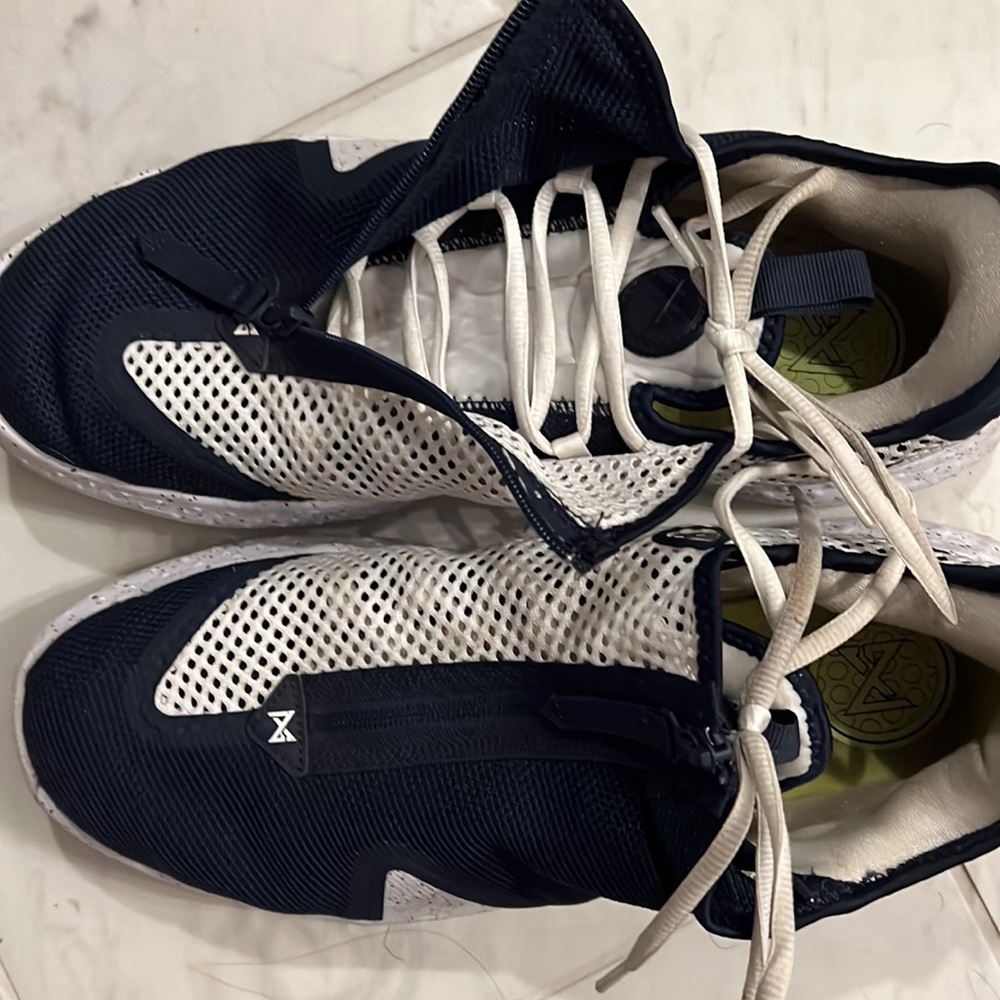 MENS NIKE PAUL GEORGE SNEAKER - Picture 3 of 6